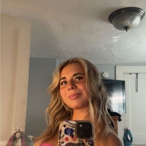 Meet your Posher, Ava